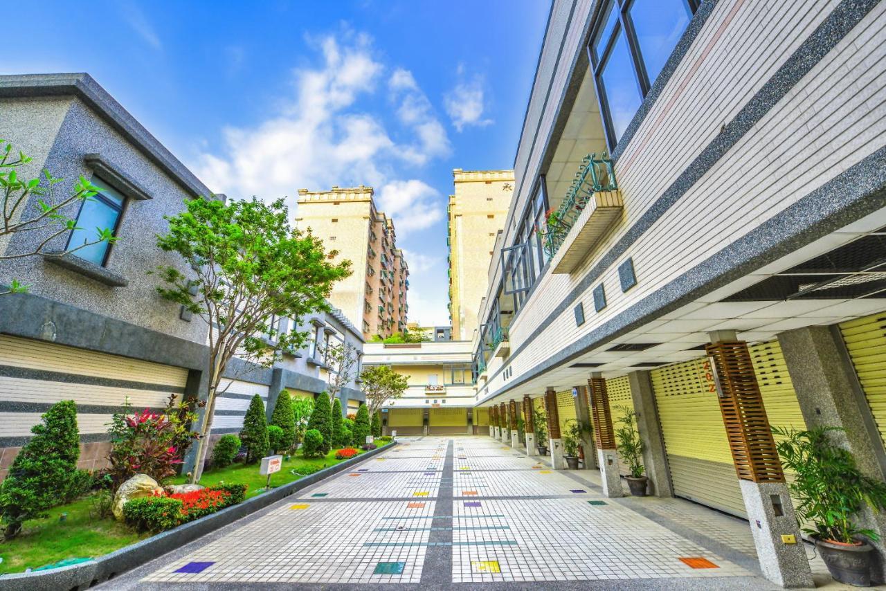 Purple Garden Motel Kaohsiung Bagian luar foto