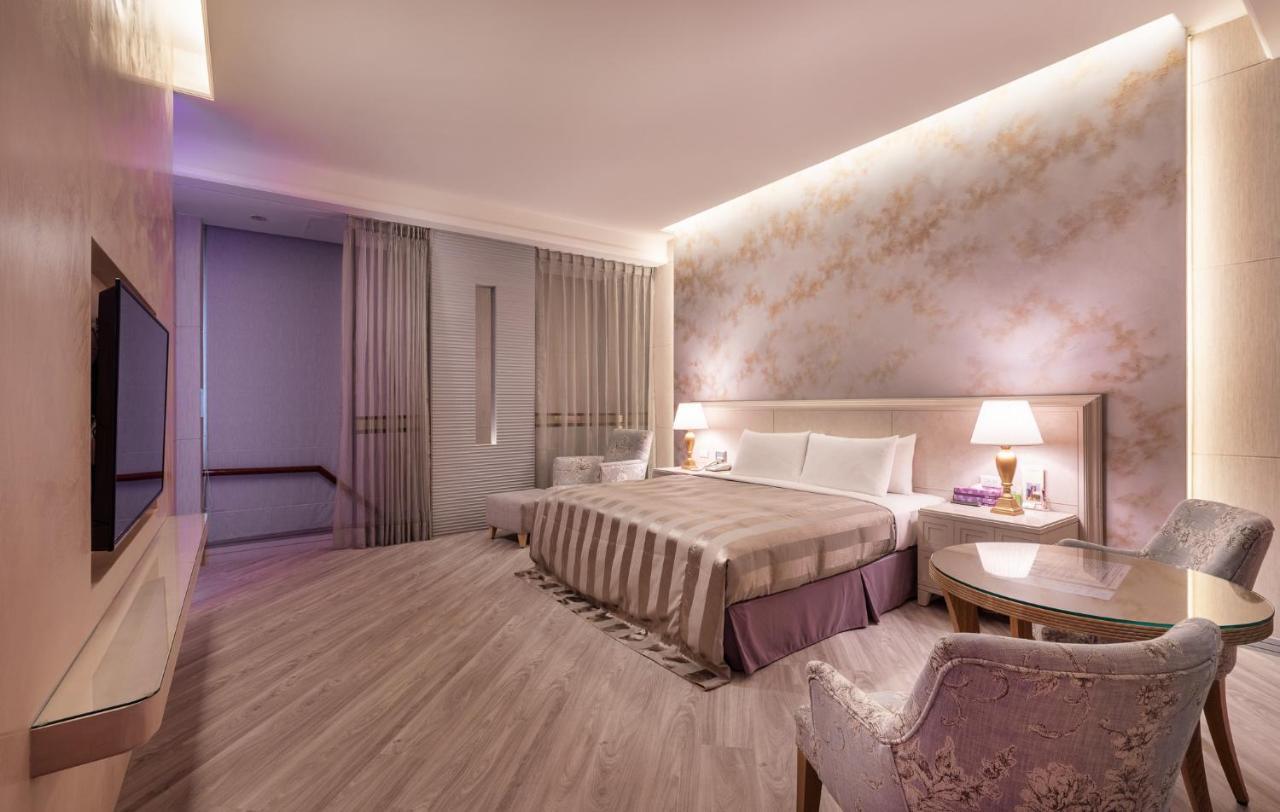Purple Garden Motel Kaohsiung Bagian luar foto