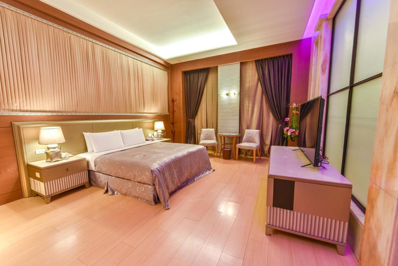 Purple Garden Motel Kaohsiung Bagian luar foto