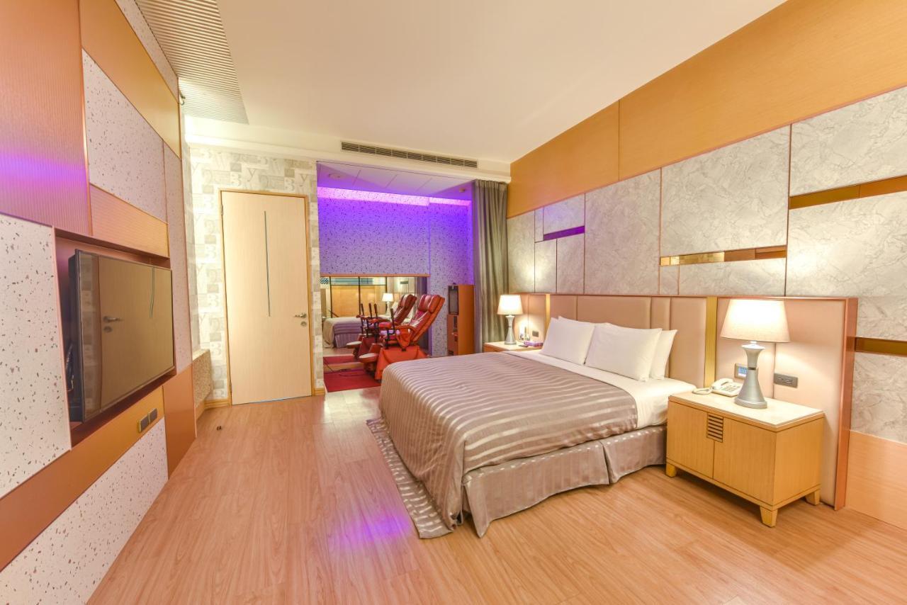 Purple Garden Motel Kaohsiung Bagian luar foto