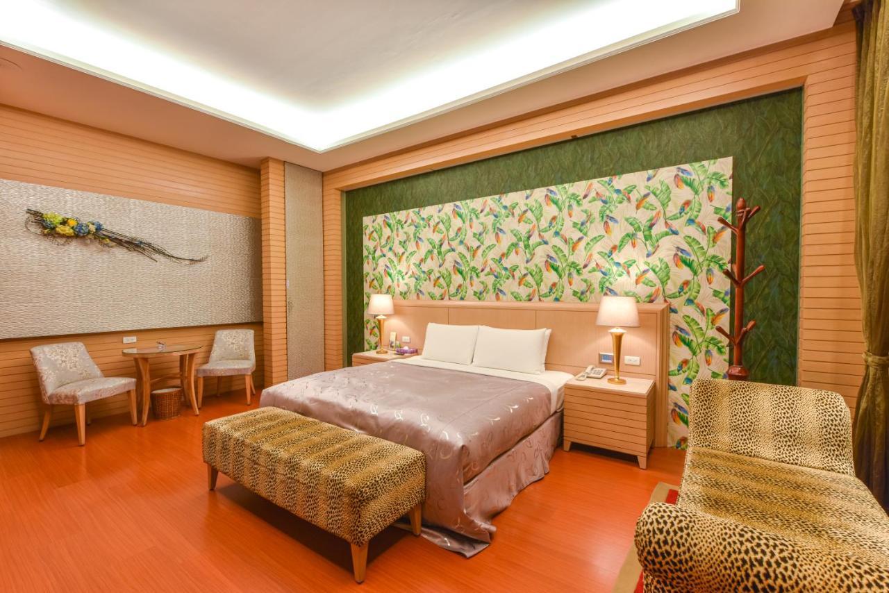 Purple Garden Motel Kaohsiung Bagian luar foto