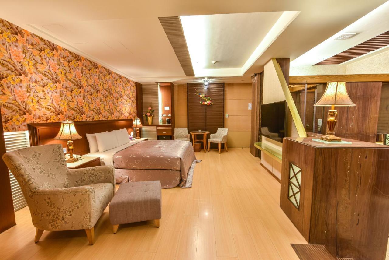 Purple Garden Motel Kaohsiung Bagian luar foto