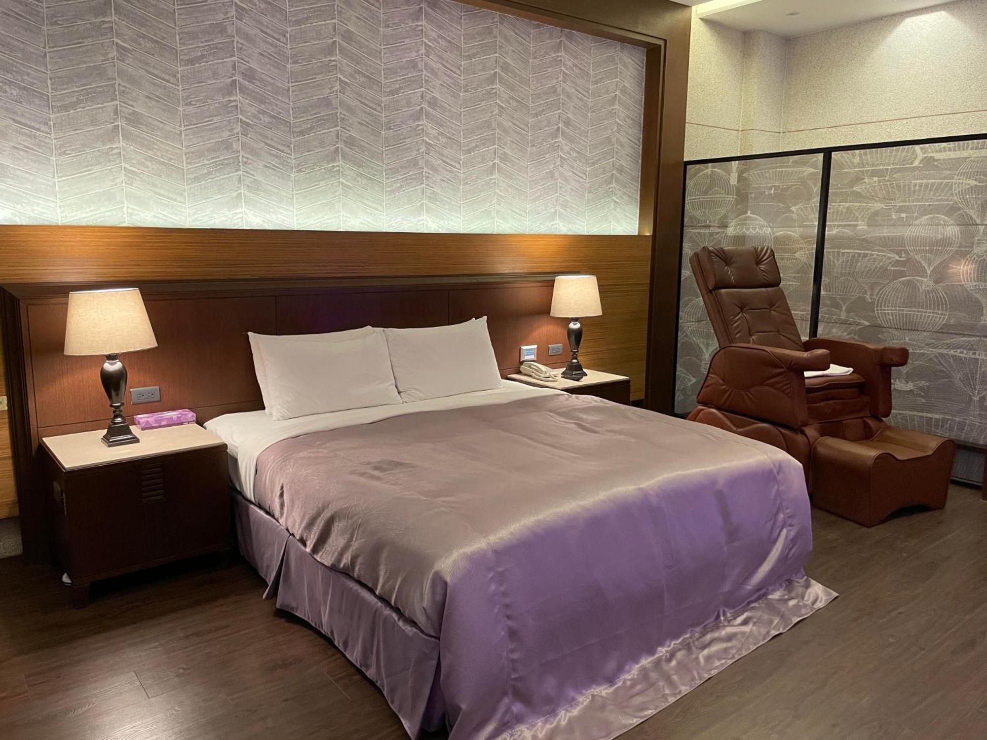 Purple Garden Motel Kaohsiung Bagian luar foto